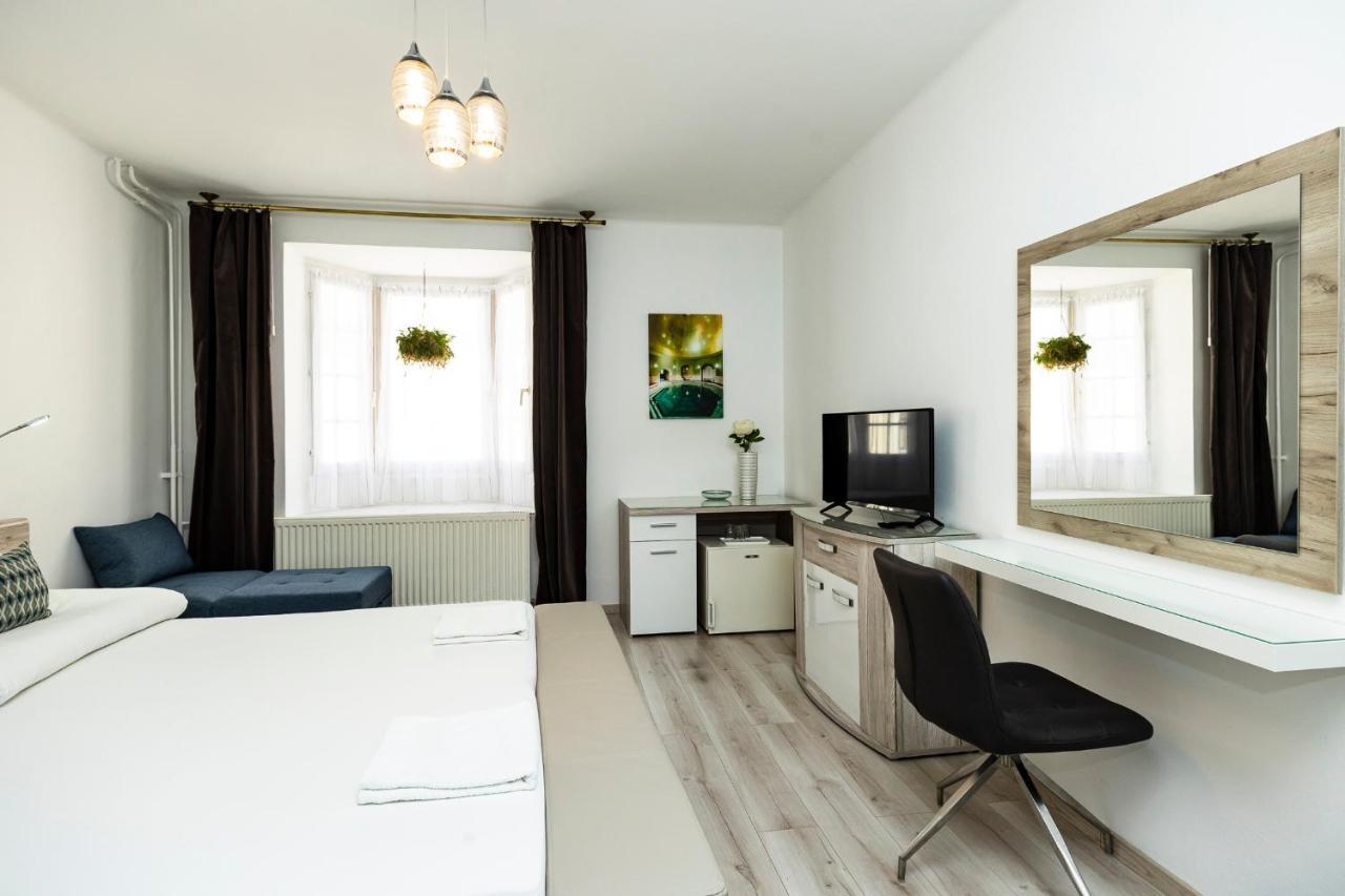 Dobo Vendeghaz Hotel Егер Екстериор снимка
