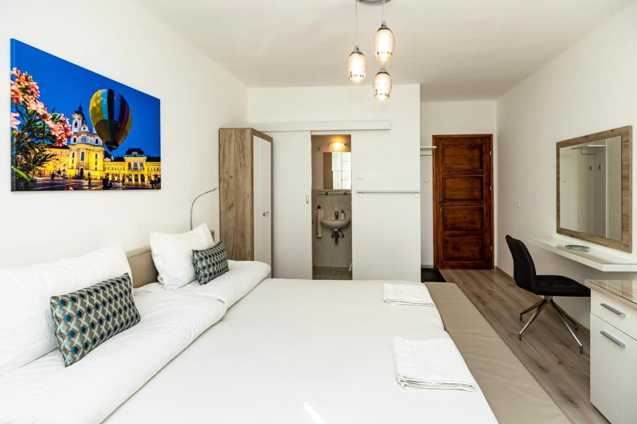 Dobo Vendeghaz Hotel Егер Екстериор снимка