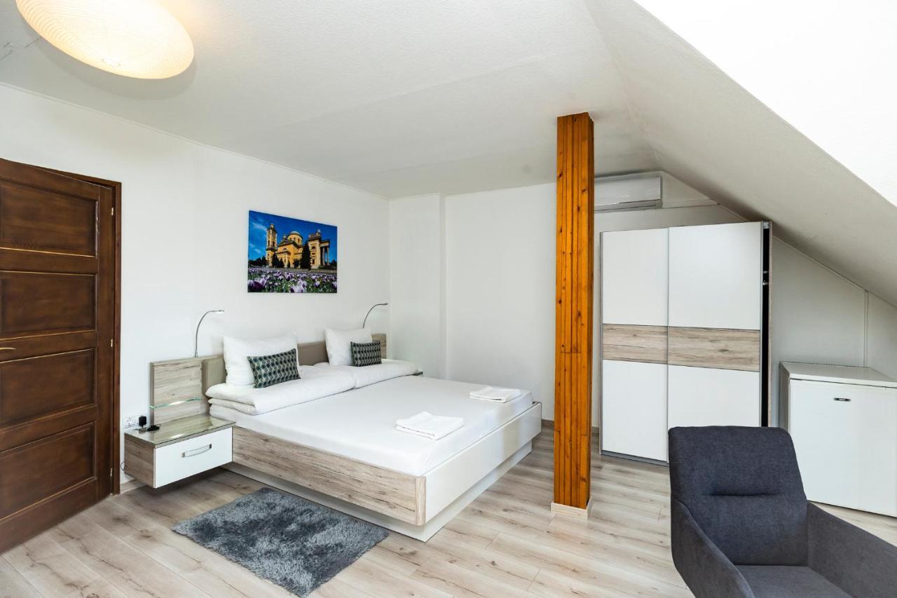 Dobo Vendeghaz Hotel Егер Екстериор снимка