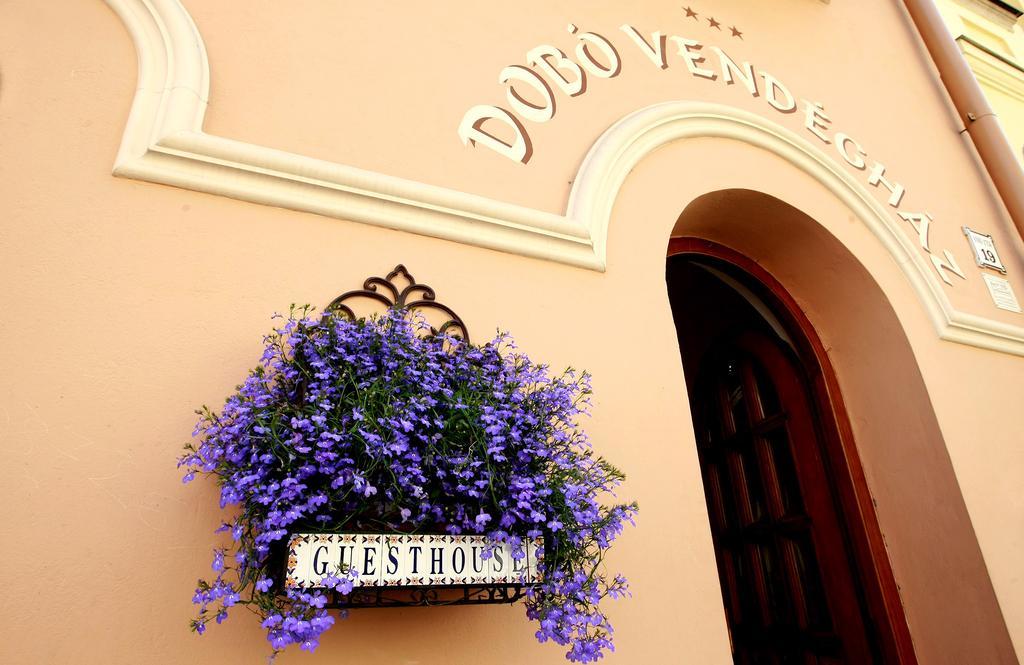 Dobo Vendeghaz Hotel Егер Екстериор снимка